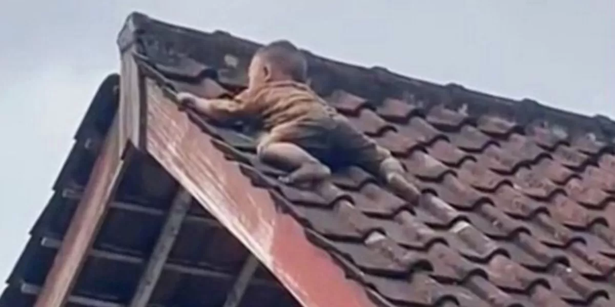 Balita 2 Tahun Naik Atap Rumah di Praya Lombok Tengah, Evakuasi Menegangkan