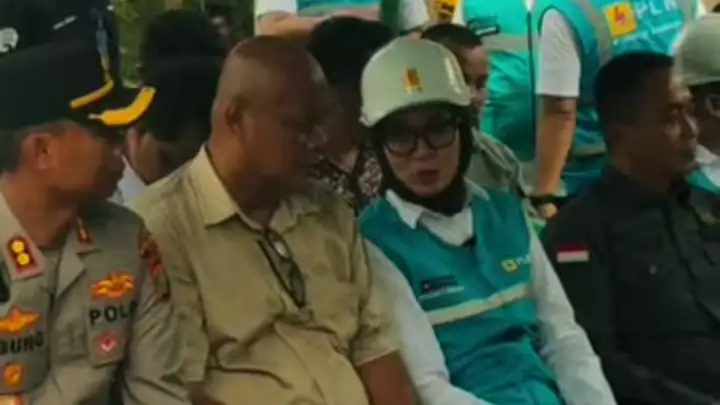 Akhirnya Terang! Direktur Distribusi PLN Resmikan Lisdes di Ombolata Nias Utara