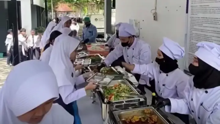 Gak Nyangka! MBG di SMPN 1 Cianjur Begini, Netizen Auto Respect