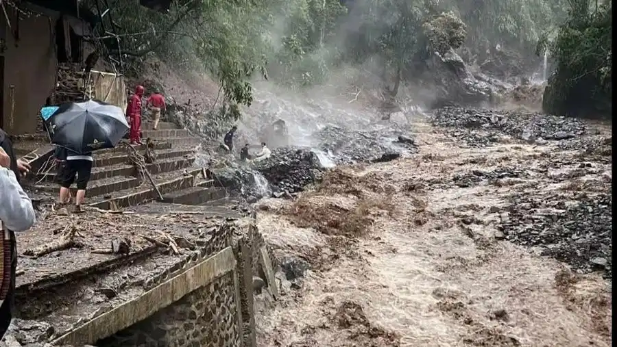 Banjir Bandang Terjang Wisata Guci Tegal, Kerusakan Parah