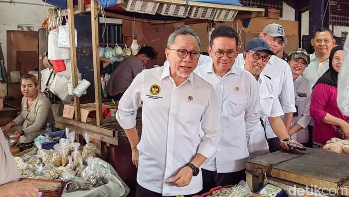 Kabar Baik! Zulhas Respons Cepat Lonjakan Harga Plastik yang Bikin Resah