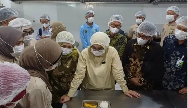 Kasus Keracunan MBG, DPR Dorong Label Batas Waktu Aman Konsumsi