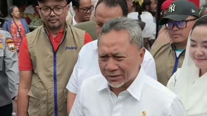 Menko Pangan Zulkifli Hasan Tinjau Pasar Bandarjo Semarang, Pastikan Pasokan dan Harga Pangan Stabil